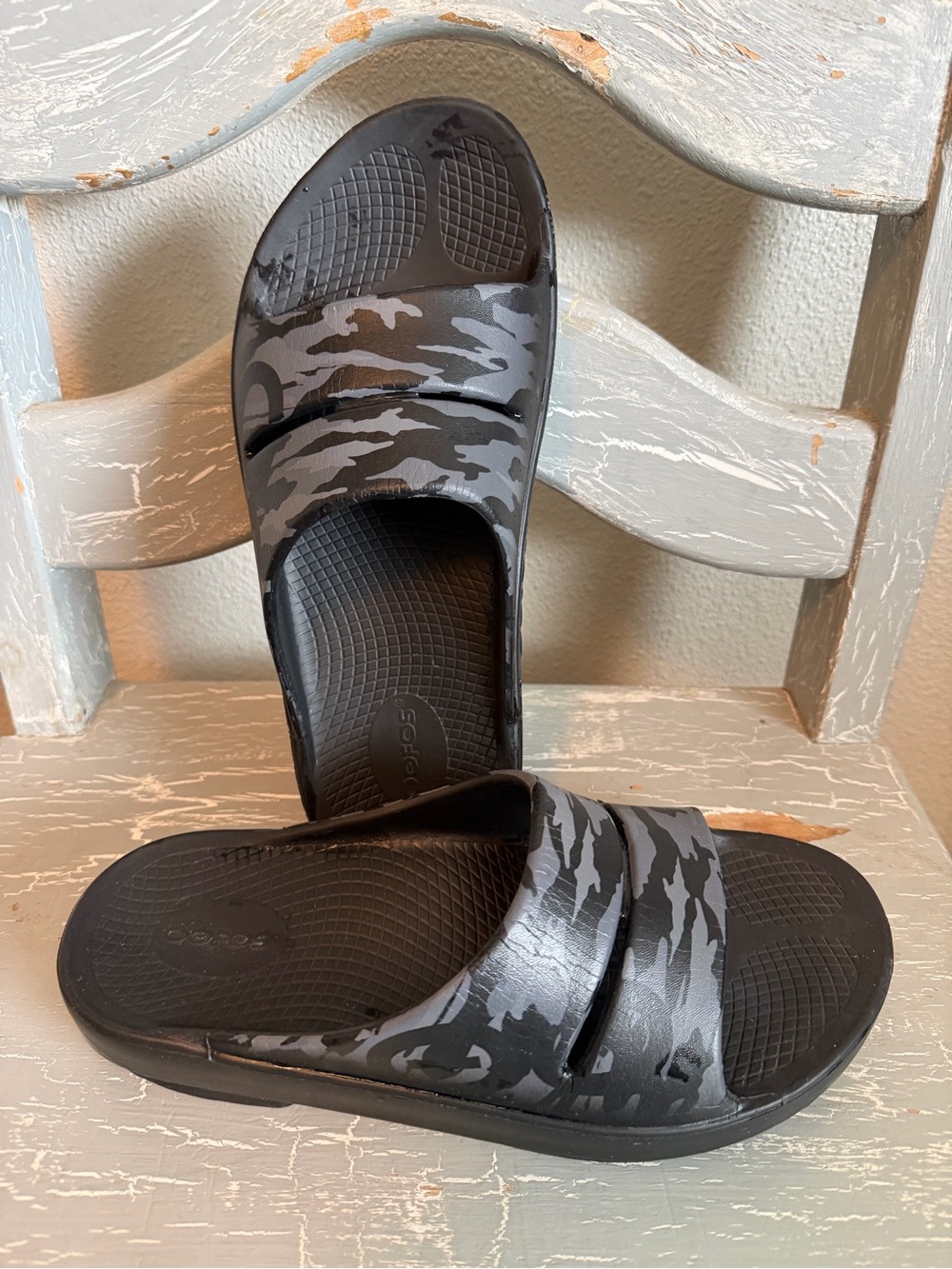 OOFOS Women's Black Camo Slide Mule